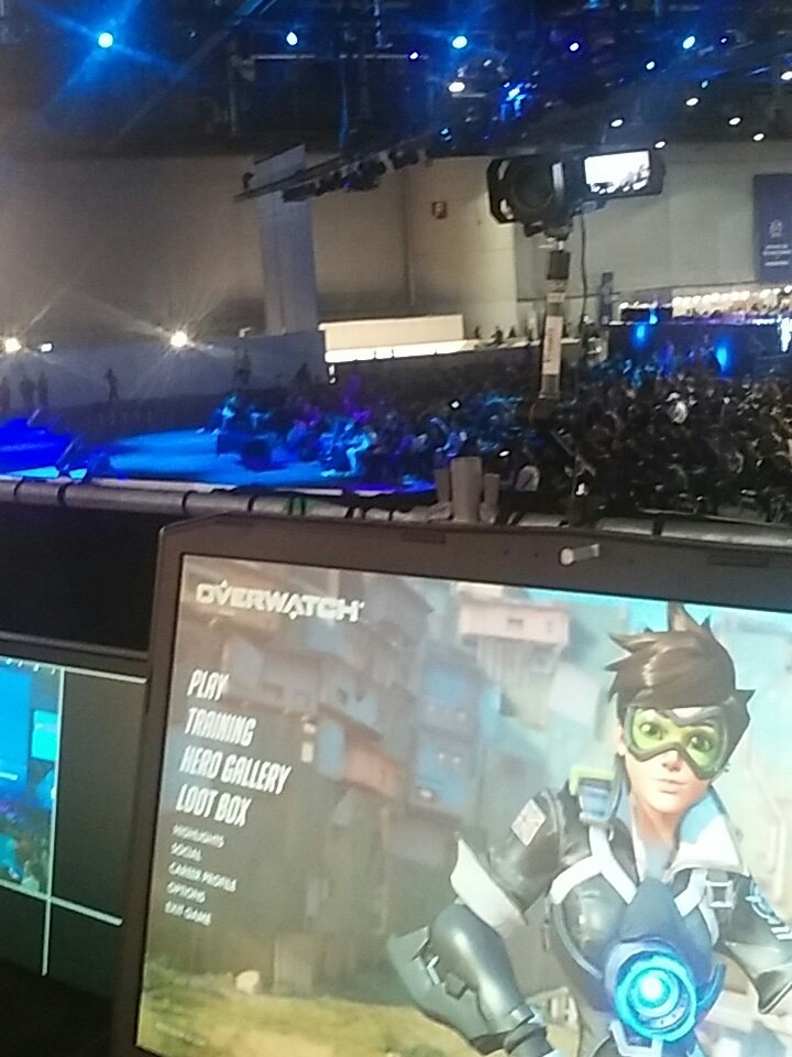Foxhoundcasting's tweet photo. Overwatch, and a cosplay competition to boot! Getting in some games before the finals! #GGC https://t.co/GvagfoUSV6