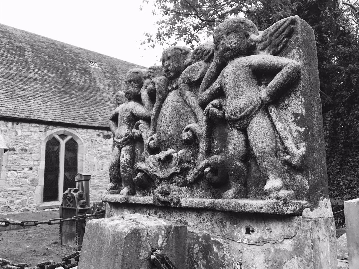 SQrougharts's tweet photo. SQ Vennel Kirkyard &amp; Lodge St Margaret tour. Great to see hidden queensferry! #doorsopendayedinburgh #queensferry @LoveQueensferry @qdcc https://t.co/5inDVf15gG