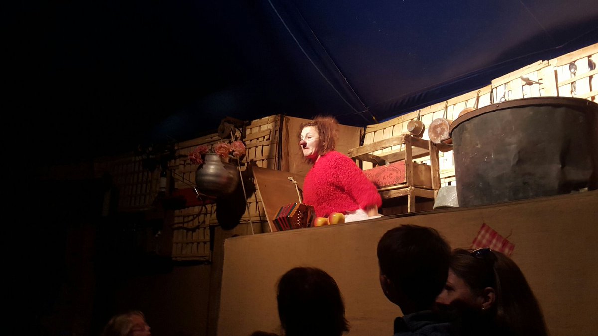 XavierBONNET's tweet photo. début de saison culturelle #clisson #getigne
Embarquement avec compagnie OCUS
130 pers à la séance d'ouverture https://t.co/RLPvBsAYAI