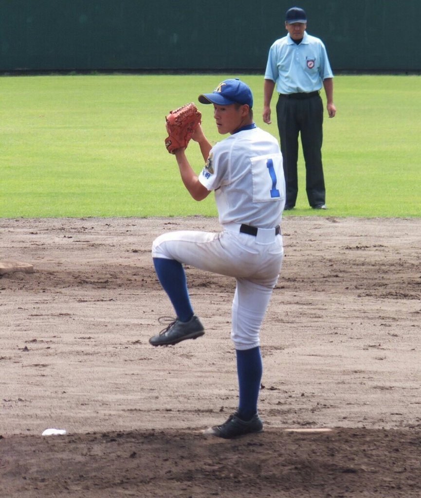 kokoyakyuko's tweet photo. 大牟田北・松尾瞳吾

球速は目立ったものはないがクセ球と制球力で打者を打ち取る右腕。打者に対して強気で向かって行く投球も持ち味。 https://t.co/nfJSOsYghL