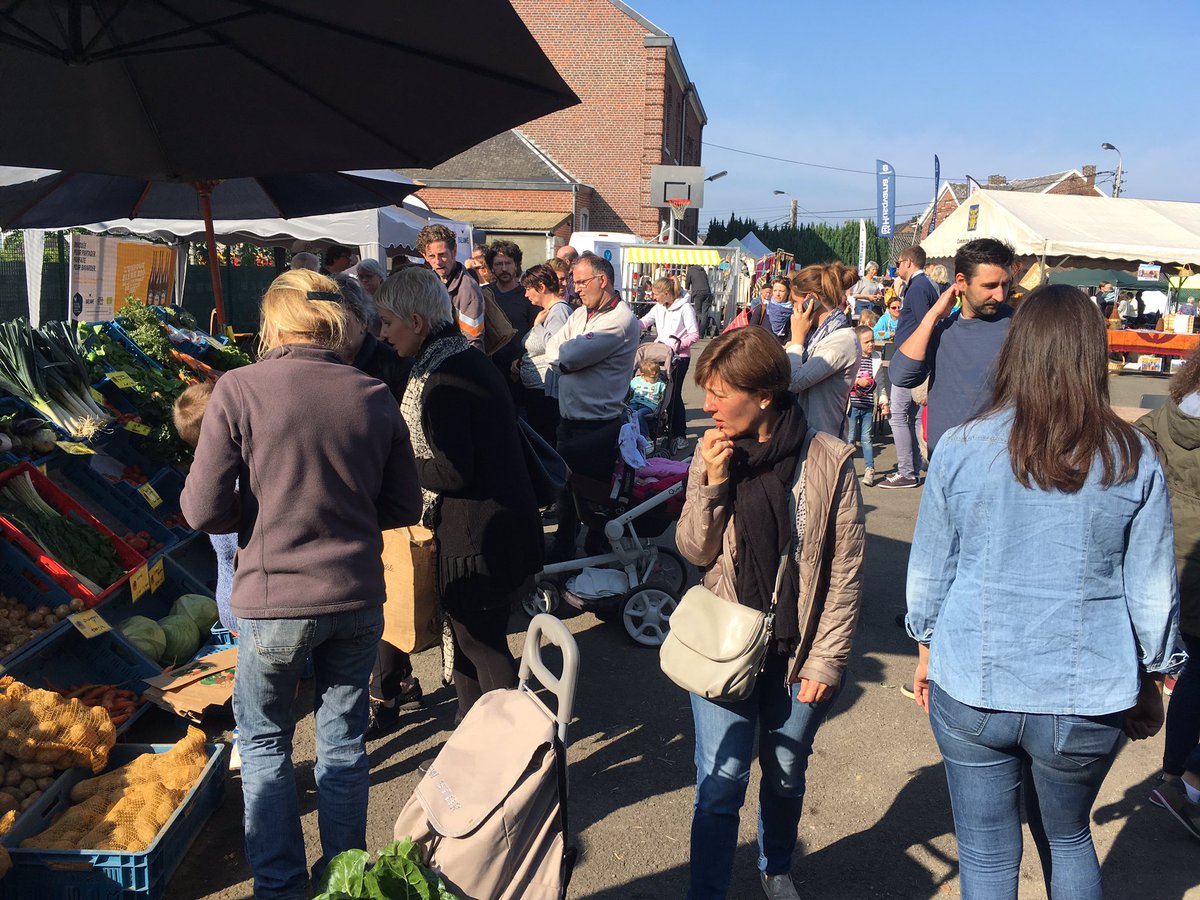 alwa63's tweet image. Bref on est passé au marché #bio de #Bombaye. #légumes #oeufs #pains #bière #plaisir #convictions #partage