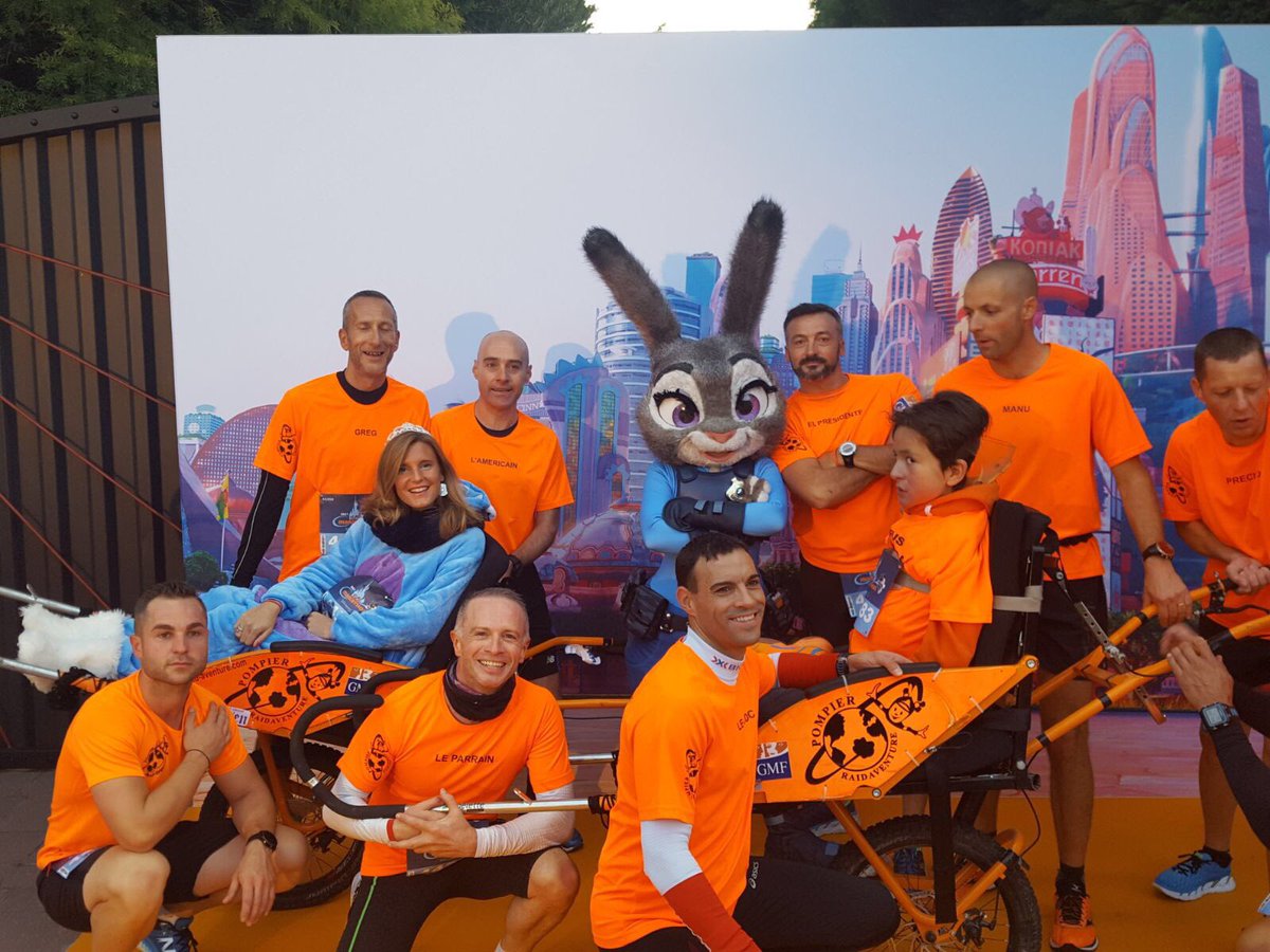 SamuelEtienne's tweet photo. 21 km, Disneyland, une bande de copains, du soleil, une méga-ambiance, le dimanche parfait !
#PompierRaidAventure dit merci #RunDisneyFrance https://t.co/Gl66aGkPJ9