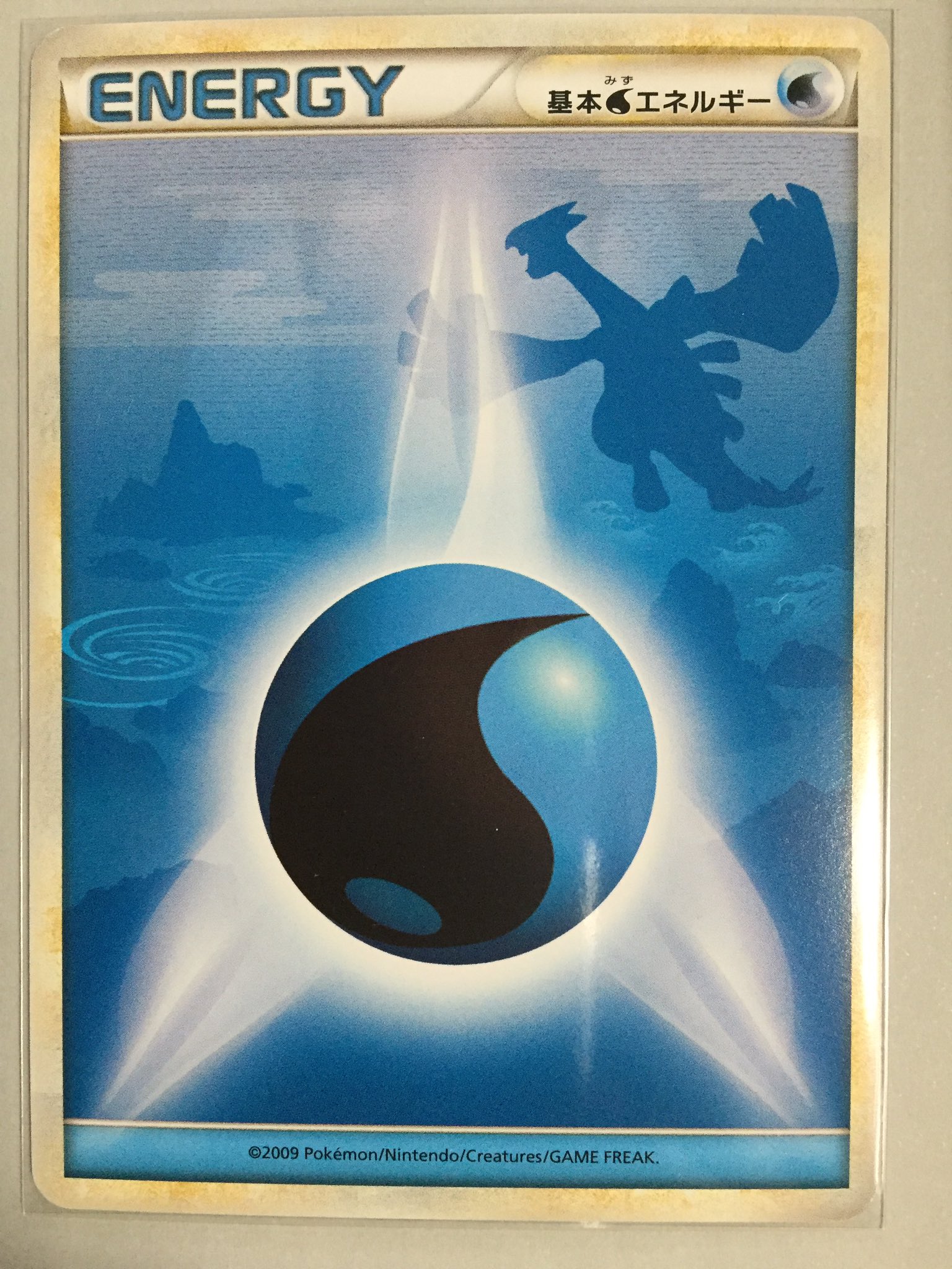ソラ ルギアコレクション ルギアlegend 店舗配布販促品 入手度ur ポケモンカード取り扱い店舗でカード 購入時に販促品としてもらえた らしい 下敷き 裏面には同様のサイズでホウオウlegendが描かれている ルギアの描かれたジャンボカードの中では 入手