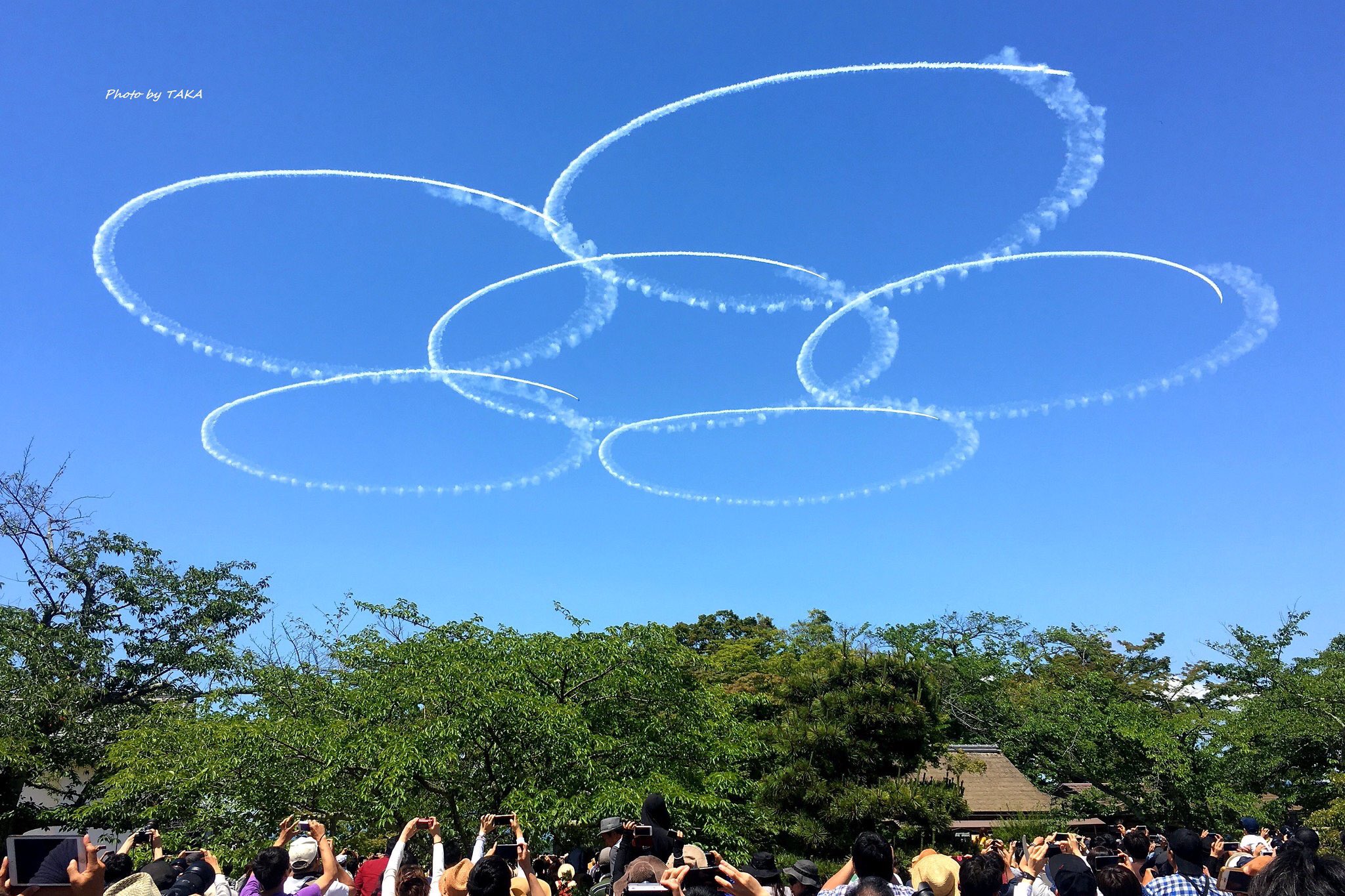 Taka Twitterissa ブルーインパルスの東京オリンピック五輪特集良かったですね その五輪の名残は現在も残っており 六輪で描く サクラ という演目がありとても人気があります ブルーインパルス T Co Myqoib5nuf Twitter