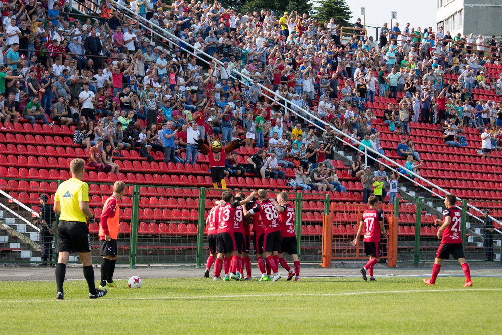 Уважаемые болельщики красно-черных, теперь и у нашего клуба есть страница в Twitter. Подписывайтесь и следите за новостями нашего клуба. ✋👀