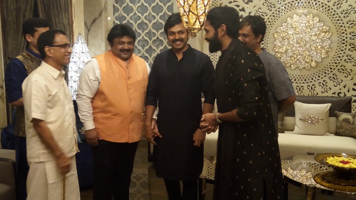 _RameshKalyan's tweet photo. Glad to have #prabhuganesan,  @iamVikramPrabhu @Karthi_Offl to celebrate #navratri2017 #kalyanjewellers #bommaikolu https://t.co/Ls66LtvVGj