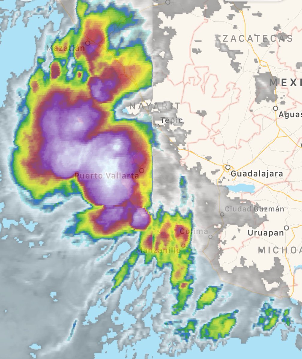 SkyAlertStorm's tweet photo. La tormenta tropical #Pilar se encuentra muy cerca de la Bahía de Banderas en Puerto Vallarta, precaución por lluvias en Jalisco y Nayarit https://t.co/GNo6XrUTYE