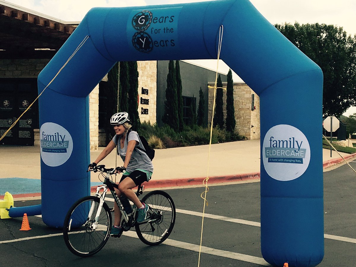 anna_christina's tweet photo. It's race day at the @familyeldercare #GFY17! https://t.co/24c9zILwO8 https://t.co/xSBgMKbybM