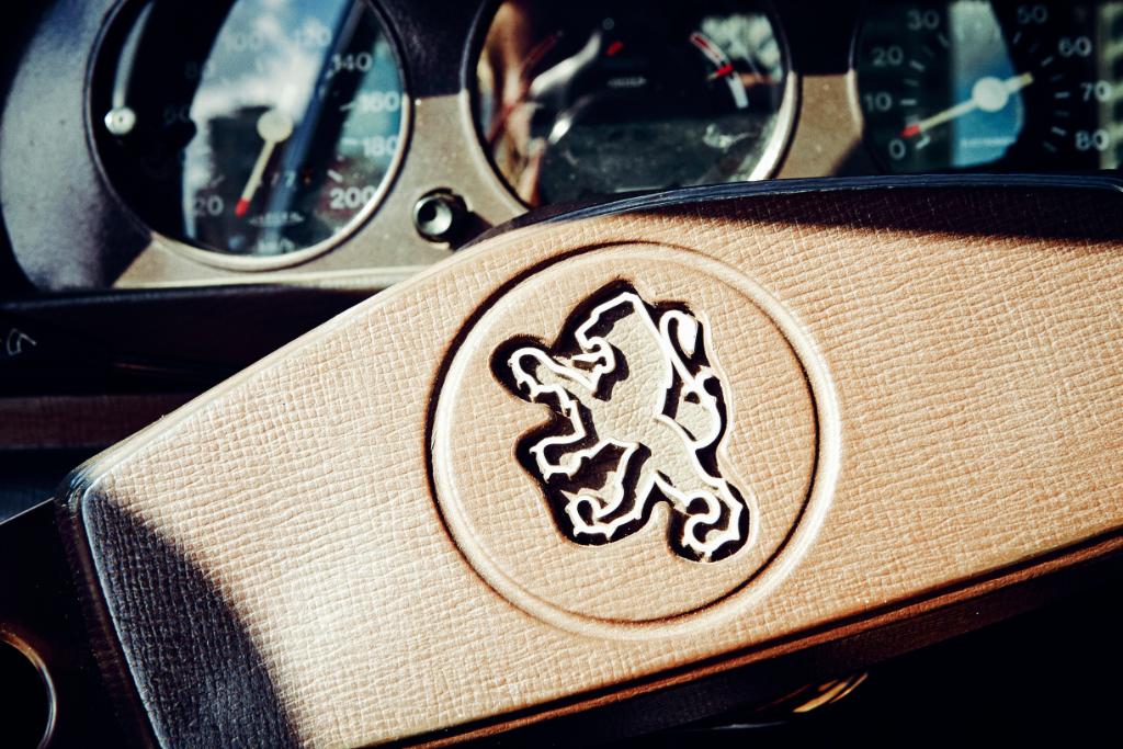 peugeotarg's tweet photo. 60 años demostrando el estilo y el confort. #Peugeot504Cabriolet ¿Contanos cuál va a ser #TuProximoKM? Fuente: Revista 60 años Peugeot https://t.co/WCiemqOmMJ
