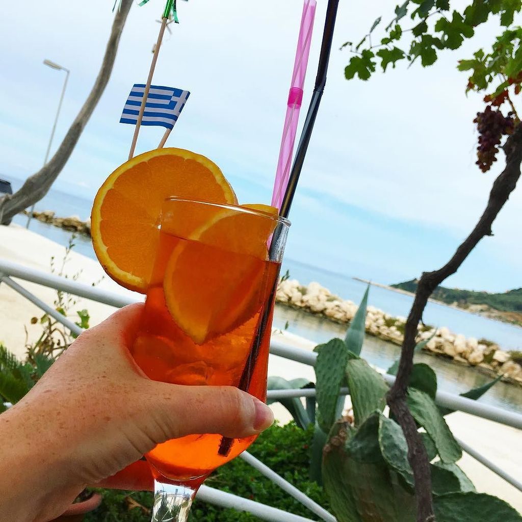 HappyHippiSM's tweet image. S U N H A Z E 🇬🇷 Aperol Spritz at the beach will do nicely 🍹
.
.
.
#aperolspritz #handinframe #sundaze #zante ift.tt/2wMckNL