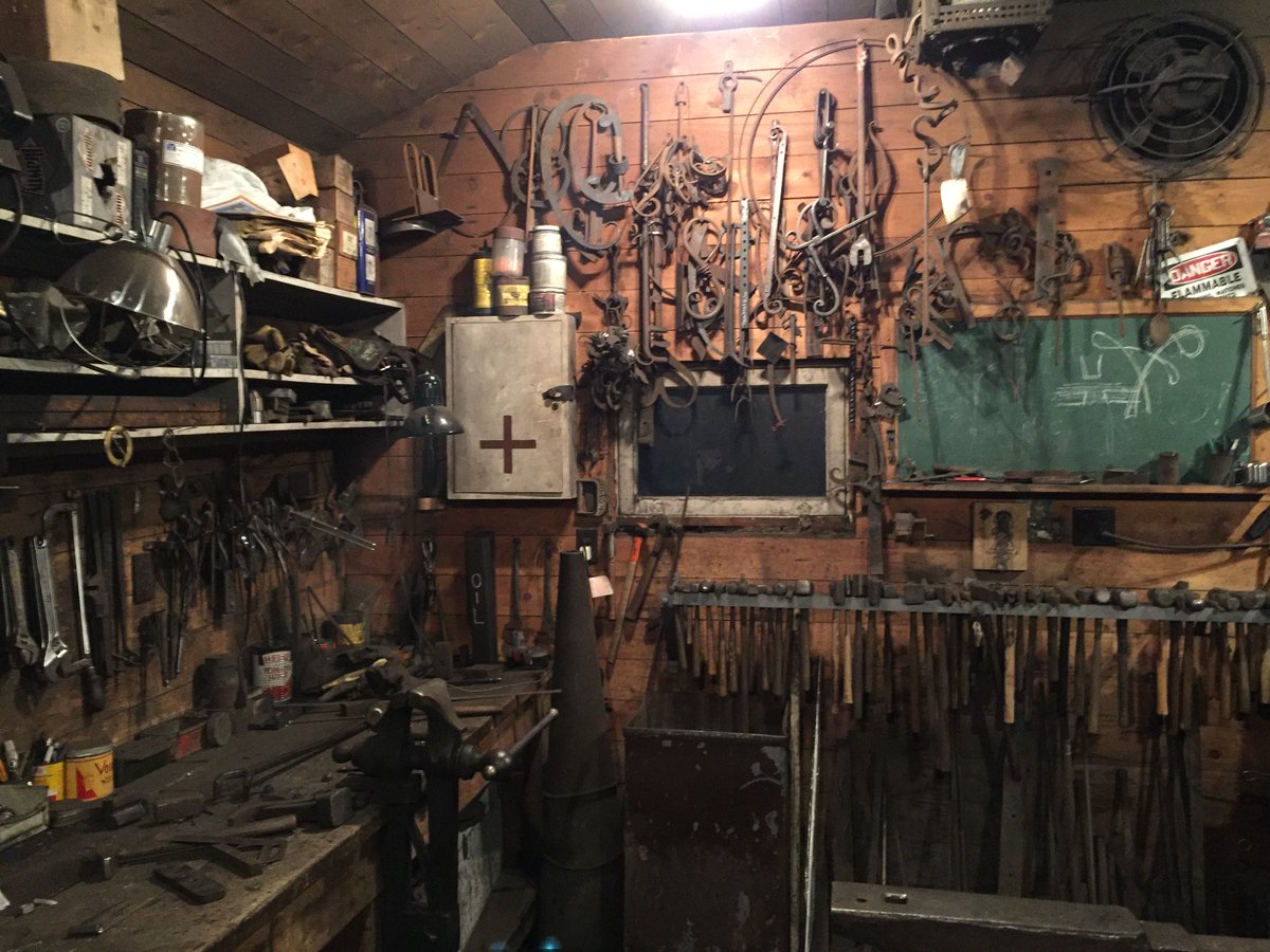 HolidayAlley's tweet photo. βI spyβ a can of tomatoe juice. Can hardly wait until #cloverdaleforge brings its shop of anvils and tongs to #holidayalley. #exlporemb https://t.co/ldrXnAW6xT