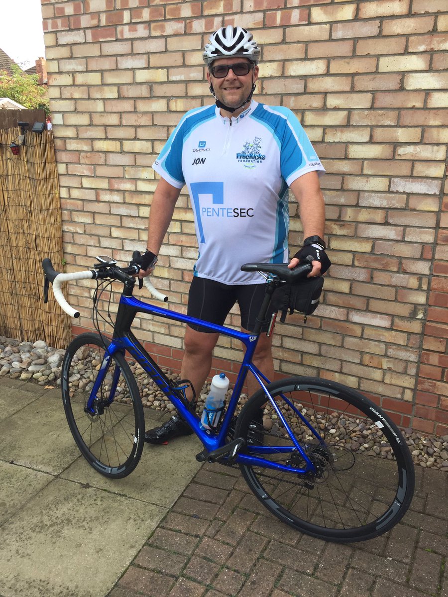 JonCN's tweet photo. @ABAX2AJAX @leccymansteve @Pentesec ABAX2AJAX Reunion ride, should of done more training! https://t.co/89T3spzWCJ