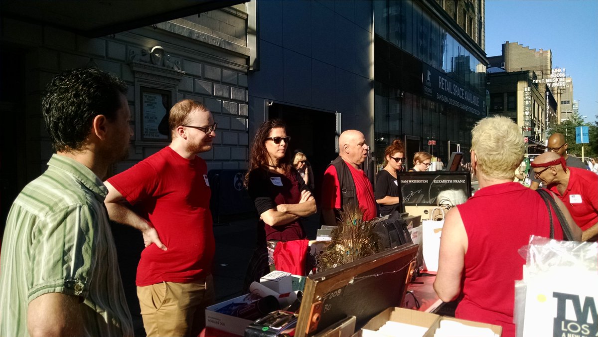 JulieWolkoff's tweet photo. #SDCweb #BroadwayFlea https://t.co/AN8ZWaogEo