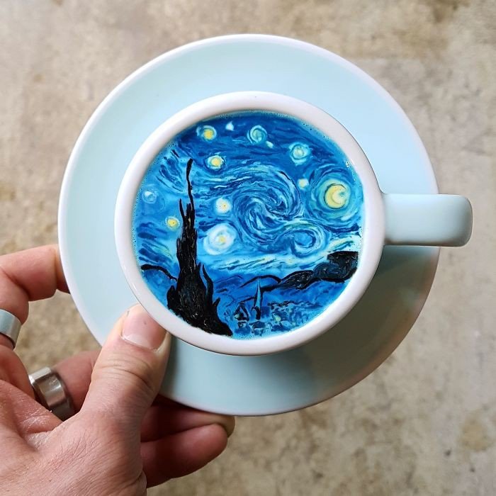 ibangearn's tweet photo. บาริสต้าเกาหลีชื่อ อีคังบิน วาดรูปบนกาแฟได้สวยมากเลยอะ ชอบจนไปลองหาดูว่าเขาเป็นใคร ... หน้าตาดีด้วย เดี๋ยวลงรูปให้ดู 😳 https://t.co/H73MomIGmZ