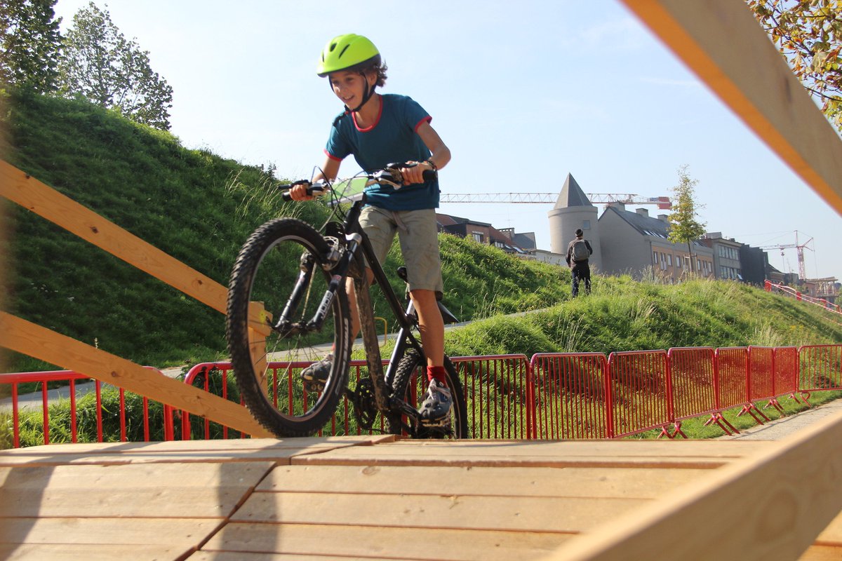 StampMedia's tweet photo. Free running en city mountainbike in Park Spoor Noord - https://t.co/9Pq4l5PYim #antwerpcitydrops #stampmedia https://t.co/vLaafJqCFb