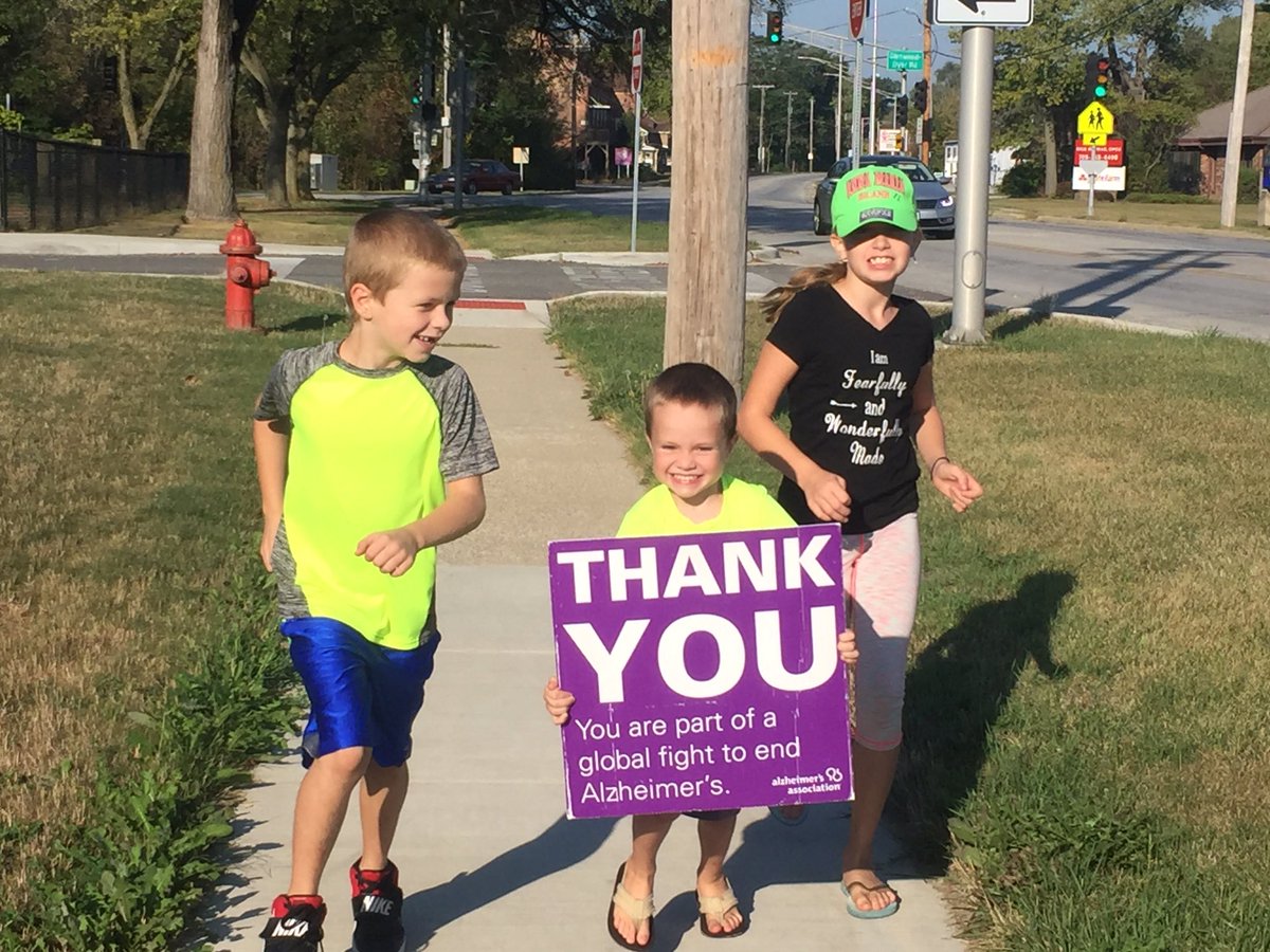 RunforALZ's tweet photo. Elena, Carson and Max Dryfhout hit up a block in flip flops. https://t.co/uwyC1IaVSL