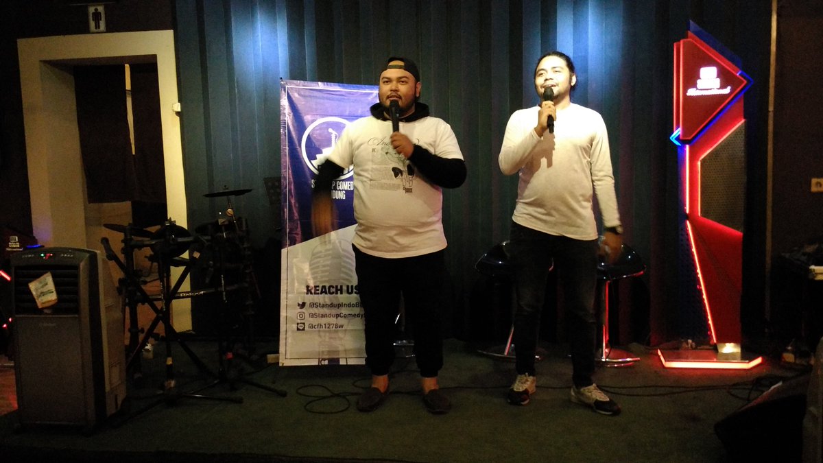 Masih bingung mau kemana malam ini? Yuk ah ke <a href="/BoberCafe/">24 Jam Bandung</a>, karena <a href="/gianluigich/">Gianluigi Christoikov</a> dan <a href="/KunsKurniawan/">Kuns Kurniawan</a> sudah siap memandu #RiungTawaBdg malam ini.