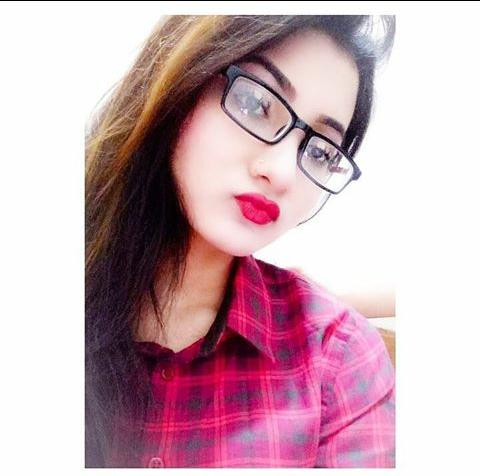 matching red lips &amp; red shirt♥
Red is always great..... 😜😜