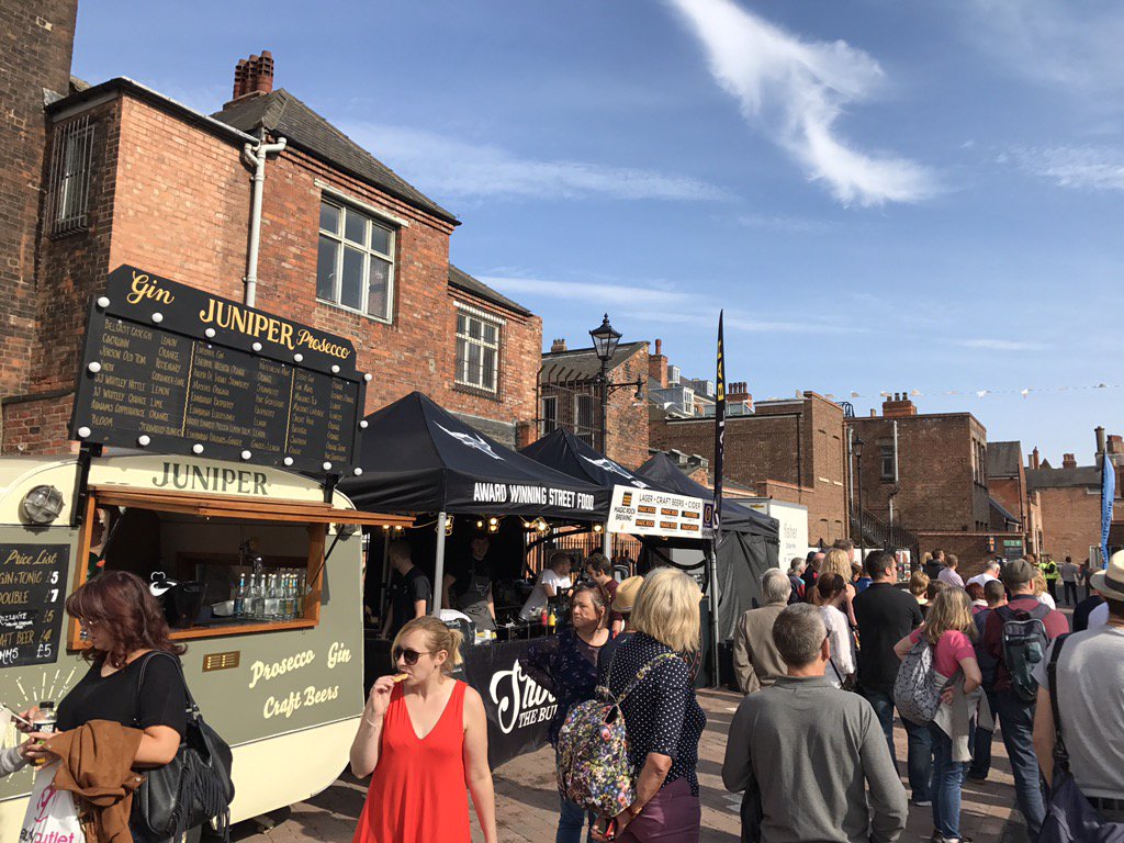 Minerva Hull (@minerva_hull) on Twitter photo Great day down here at Zebedes yard for <a href="/hulltrinityfest/">HullTrinityFestival</a> #gin #craft beer #flatiron <a href="/ShootTheBullUK/">Shoot The Bull</a> <a href="/MagicRockBrewCo/">Magic Rock Brewing</a> Great day down here at Zebedes yard for <a href="/hulltrinityfest/">HullTrinityFestival</a> #gin #craft beer #flatiron <a href="/ShootTheBullUK/">Shoot The Bull</a> <a href="/MagicRockBrewCo/">Magic Rock Brewing</a>