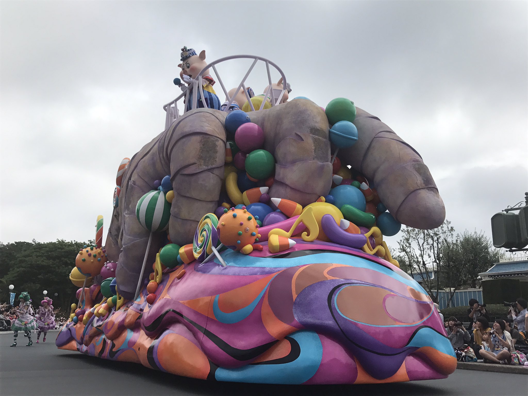五井ヒロト Twitter पर 東京ディズニーリゾートの景色515 ハロウィーンポップンライブの景色 こちらはポップスステージ 三びきの こぶたとアイドルマミーによる かわいらしさ弾けるステージ ところで三びきのこぶたの名前全員言えますか 長男から
