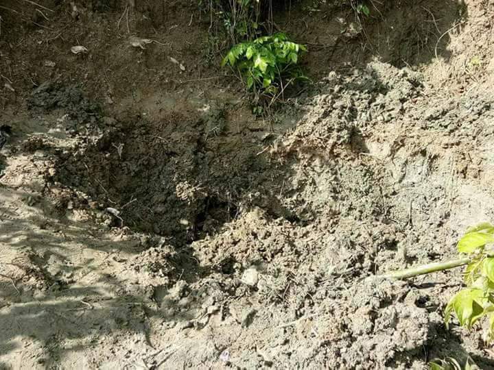 inewsagency's tweet photo. 20 bodies to be believed Hindu people from Khamaung Seik village,Rakhine have been discovered.They are massacred by ARSA Bengali terrorists. https://t.co/XiI2uzovTO