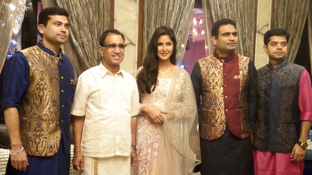 _RameshKalyan's tweet photo. Great to have #katrinakaif  @kalyanjewellers #Navratri2017 celebrations #bommaikolu @_RajeshKalyan @TSKalyanaraman https://t.co/9dc3GqtFBh