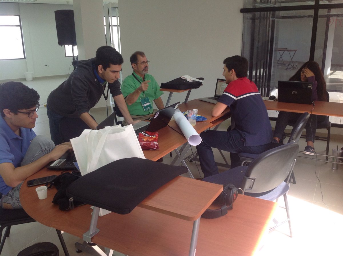 FundacionBOD's tweet photo. Continuamos en el #StartupWeekendMcbo Los grupos de trabajo afinan sus ideas y reciben acompañamiento de los mentores @ https://t.co/GoeMloIeMf