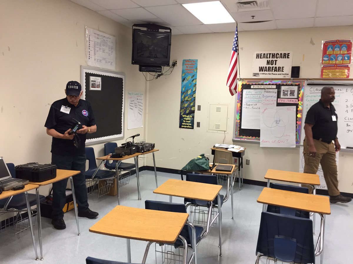 PGCARES's tweet photo. Ken KB3IIE & Doug KZ3H giving Radio Class at #CERTCON2017 #hamradio #CERT #ARES #RACES #EMCOMM https://t.co/bA9K8BKCPI