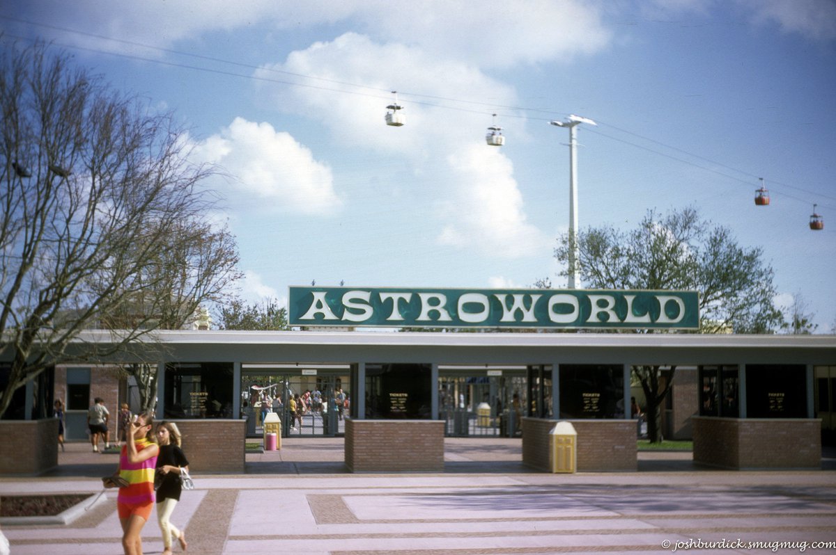 HoustonPress's tweet image. Amazing Vintage Photos of Astroworld  houstonpress.com/slideshow/amaz…