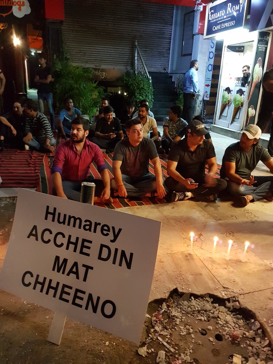 Restaurant owners, staff protesting silently at #HKV <a href="/htTweets/">Hindustan Times</a>