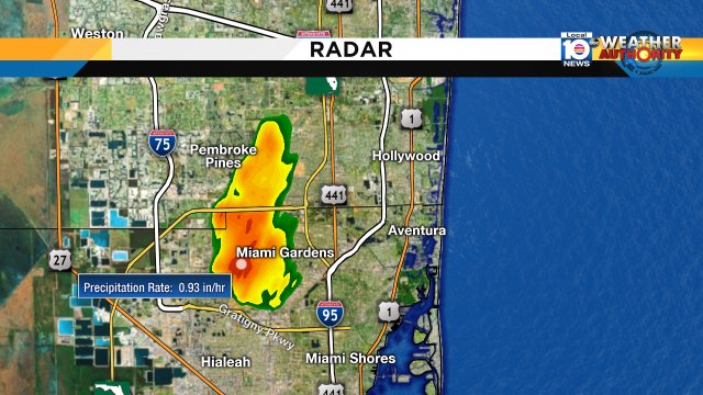 Heavy rain straddling the line between Broward & Miami-Dade Counties. Isolated storms will flare up through sunset https://t.co/6Aeh0vspiY