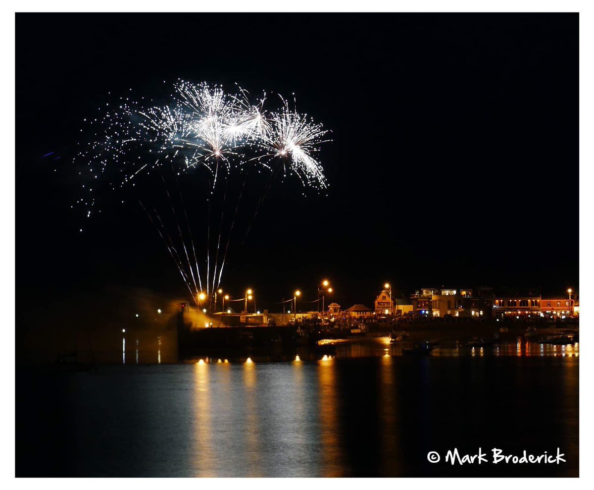 SkerriesSound's tweet photo. Thanks @MarkBrodericks for these fab photos of our Night Parade Fireworks 👌🏻#soundwaves2017 https://t.co/dvwDKtcFY4