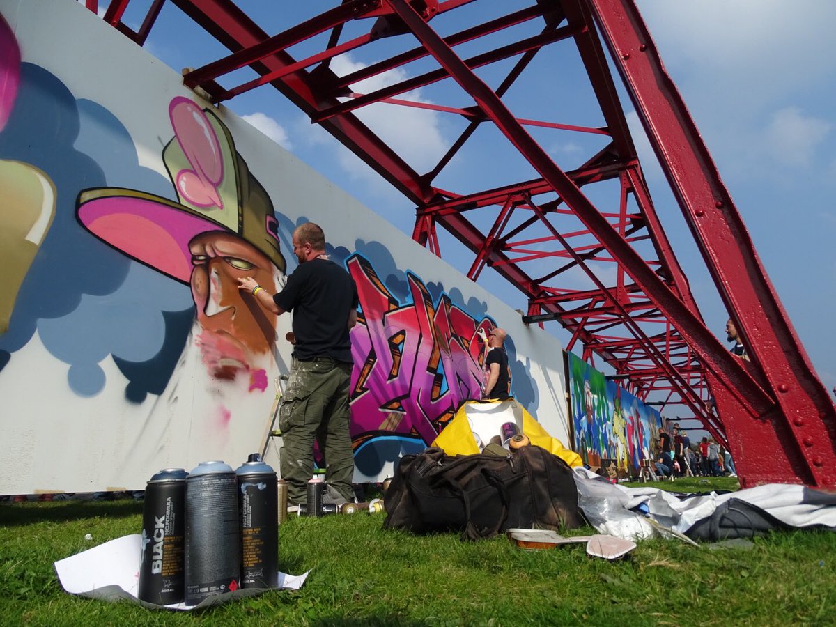 worldwife_nl's tweet photo. Vandaag heb ik genoten op het hiphopfestival @Urban_Matterz. Echt vet! #streetart #freerunnen #breakdancen #beatboxen https://t.co/YAMCOWFpEe