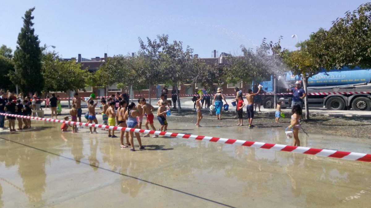 Gracias a #LimpiezadetubosNavarro por patrocinar el refrescante evento infantil de la #HogueraParquedelasAvenidas la #Fiestadefindelverano