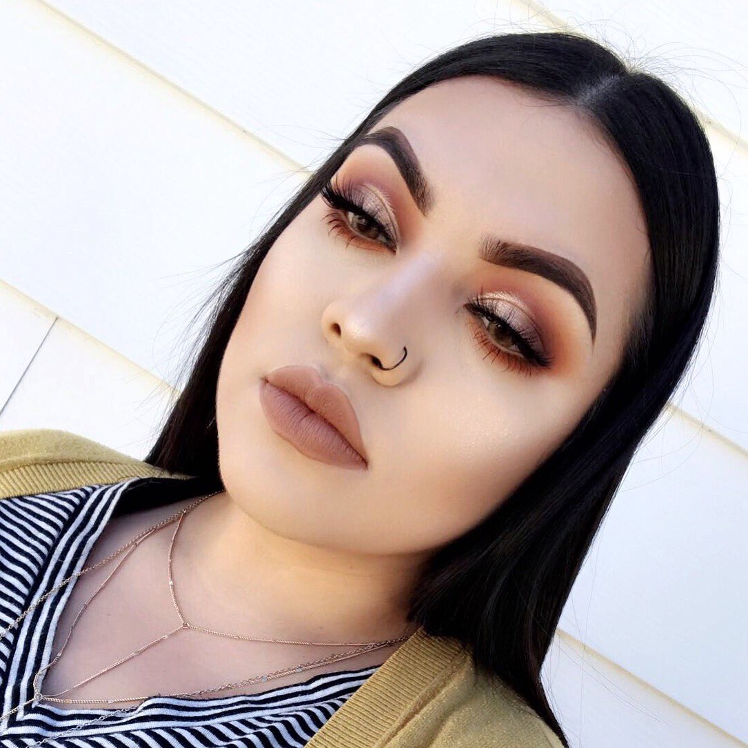 _cakedupforevs's tweet photo. @MorpheBrushes 35O Palette 
@Doseofcolors Knock on Wood 
@ABHcosmetics Dipbrow &amp; Brow Powder “Chocolate” https://t.co/tQ6NS0MAcL
