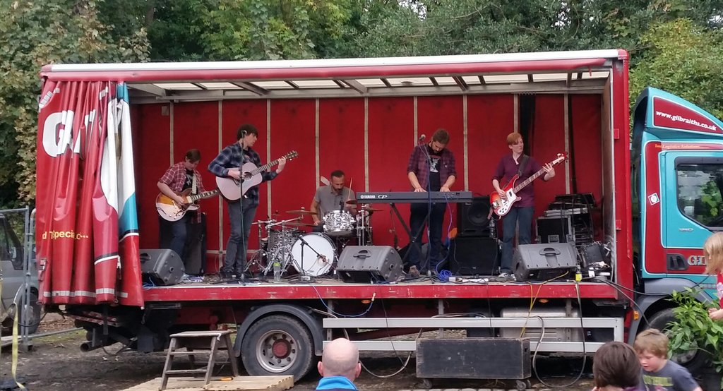 _HarFest's tweet image. Great music from @mlittlebrother @WeAreQuasars @AllHailHyena @JamieStevensUK @MrMattRynn today!