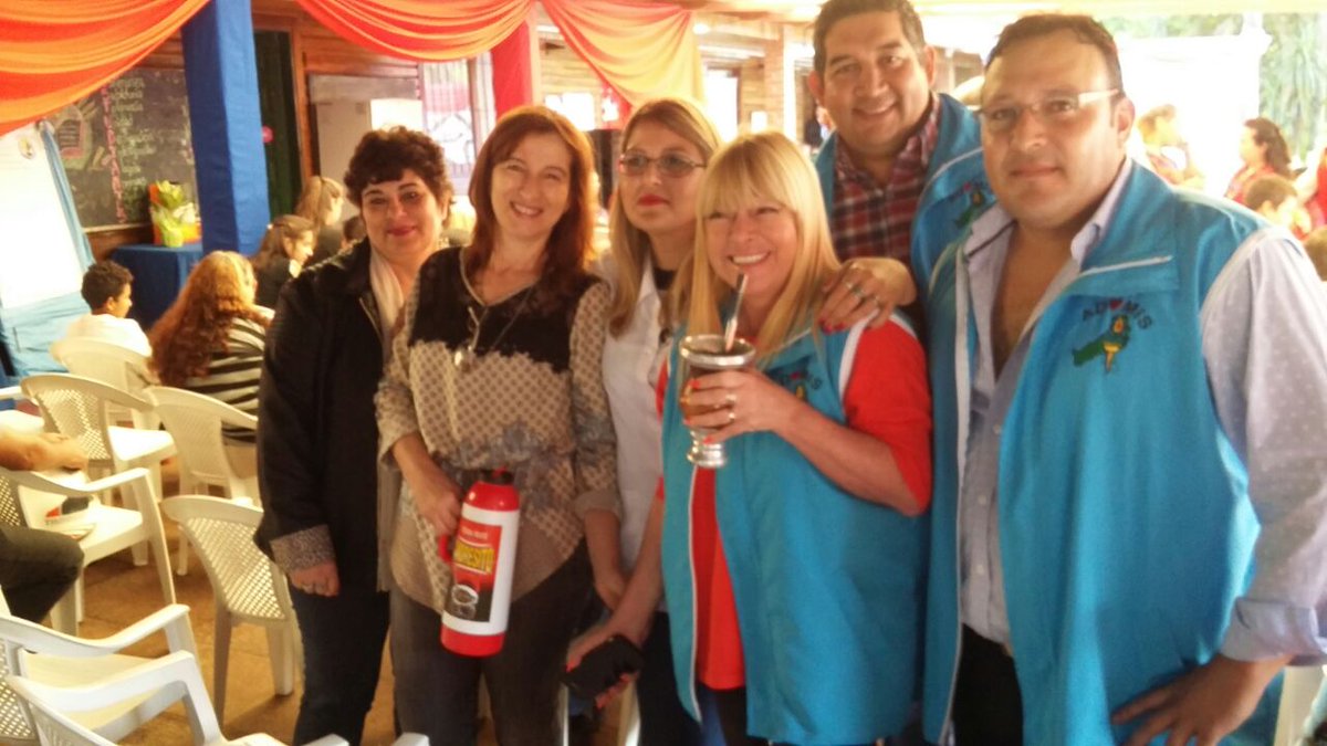 mariluleverberg's tweet photo. #Domingo @udpm_misiones acompañando los cien años Escuela 12 #CaaYari #emociones @daluzmarlene @cecimerlo05 @mariedaluz1 @ADOMIS_Misiones https://t.co/U9hyHIkopq