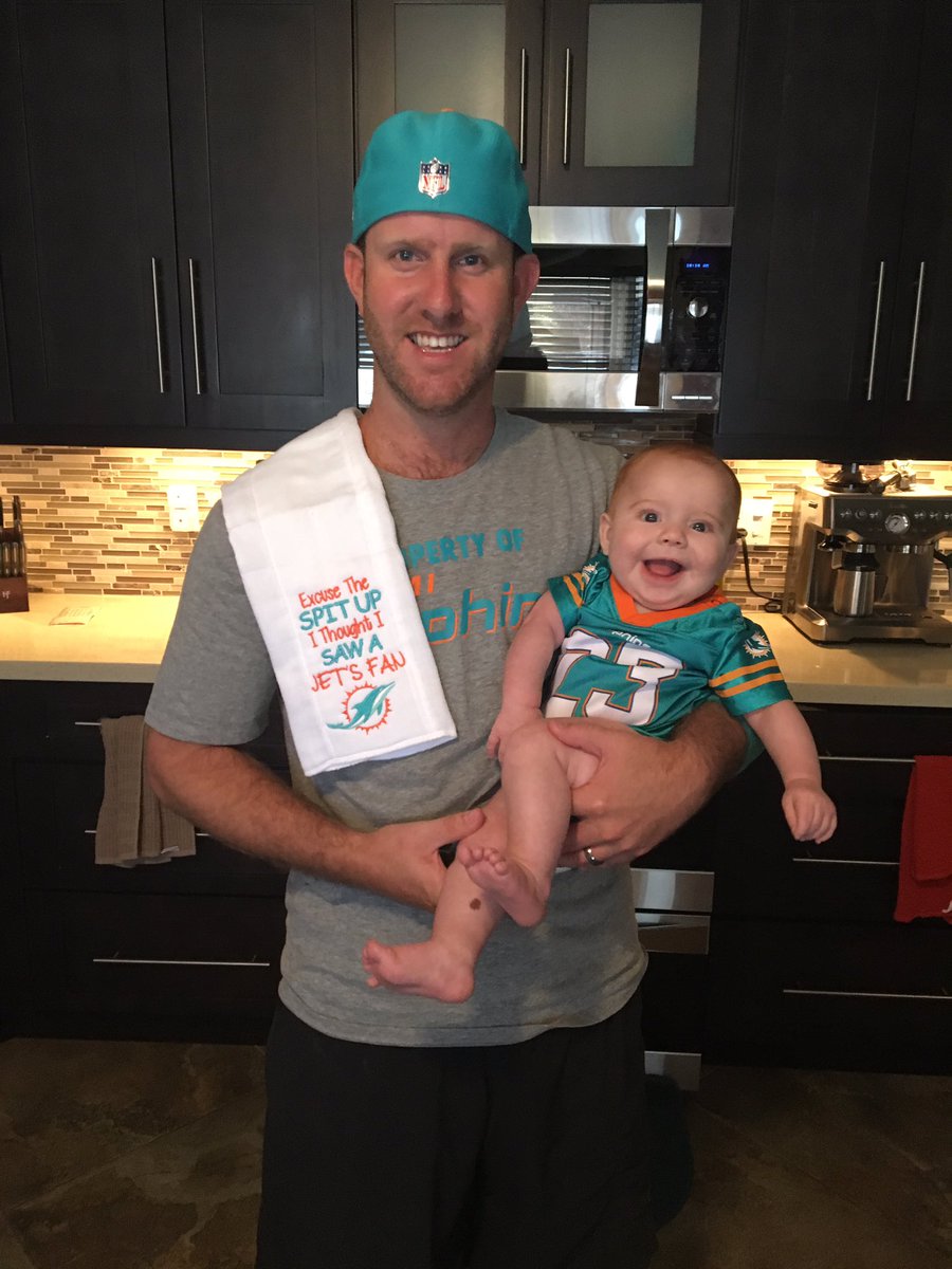 anthonymkuchler's tweet photo. Gotta teach em young ! Fins up ! @TomGarfinkel @MiamiDolphins https://t.co/wPk1BTNVAv