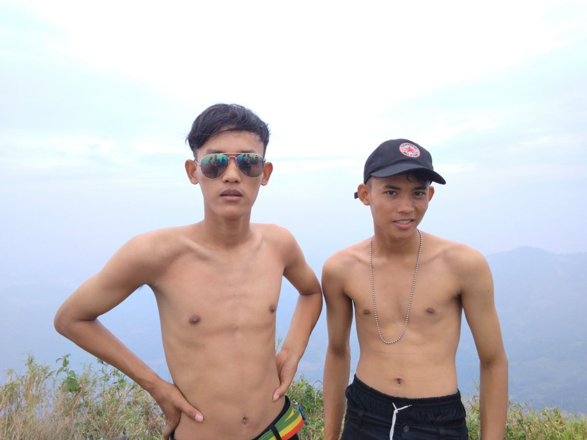 ChuttAhoy's tweet photo. Pucukk.gunung parang biarpun waas tapii Isi atasnya indah😊 https://t.co/fvOIXKhj1Q