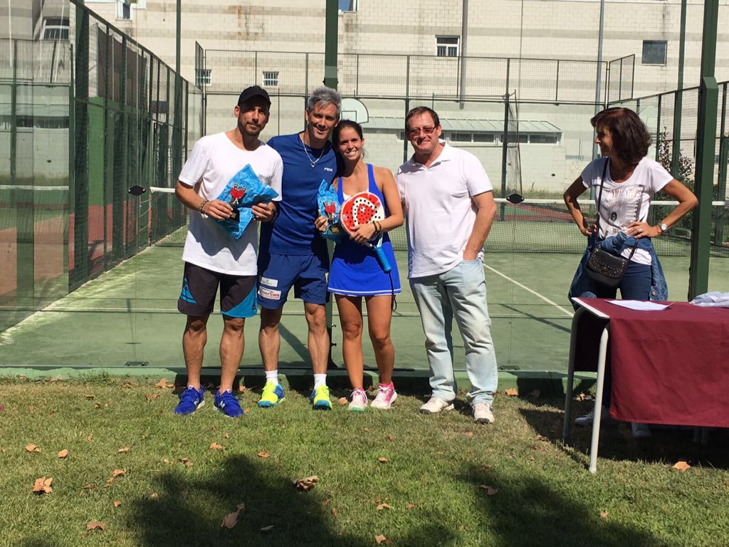 Ganadores del torneo de fiestas  de Villaviciosa Primera másc Adrián y Muniain en categoría fem Marta y Marina y en mixto Javier y Marta