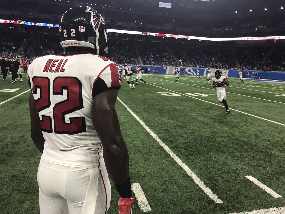 AtlantaFalcons's tweet photo. Do NOT step in this mans way. https://t.co/cyxcfmDiI9