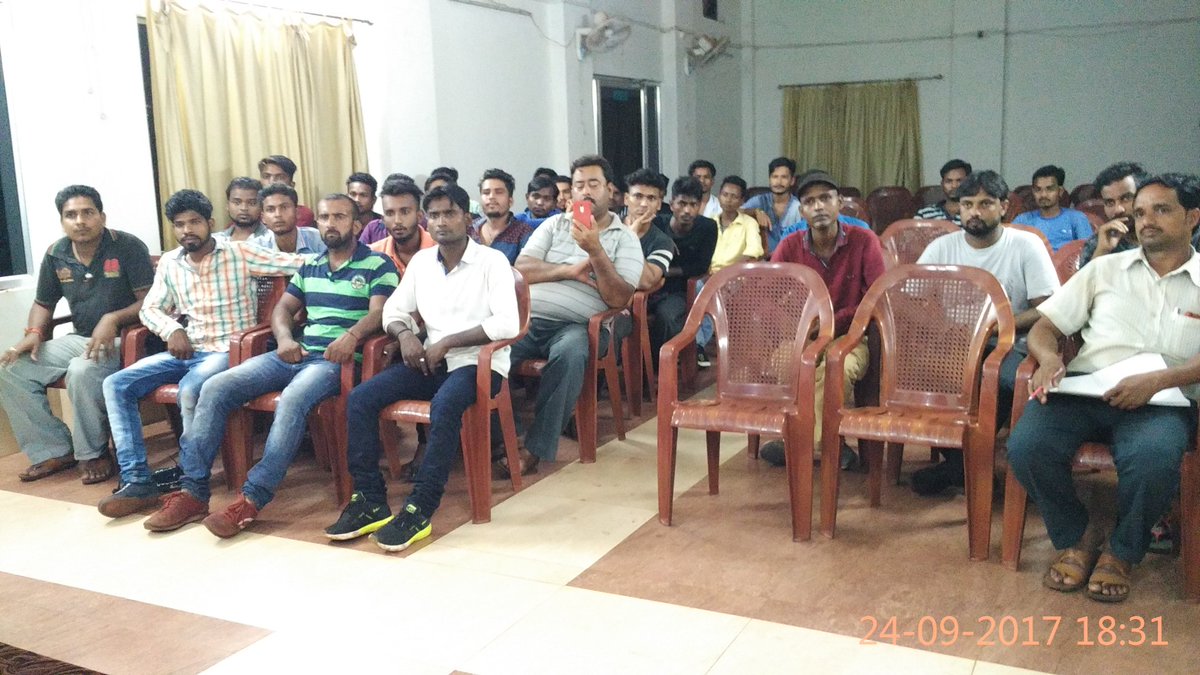 nv_odisha's tweet image. @odisha_police @CKeonjhar @spkeonjhar @RTO_KEONJHAR  #RoadSafety #TrafficRules workshop with volunteers #NativeVoice #BarbilPS initiative
