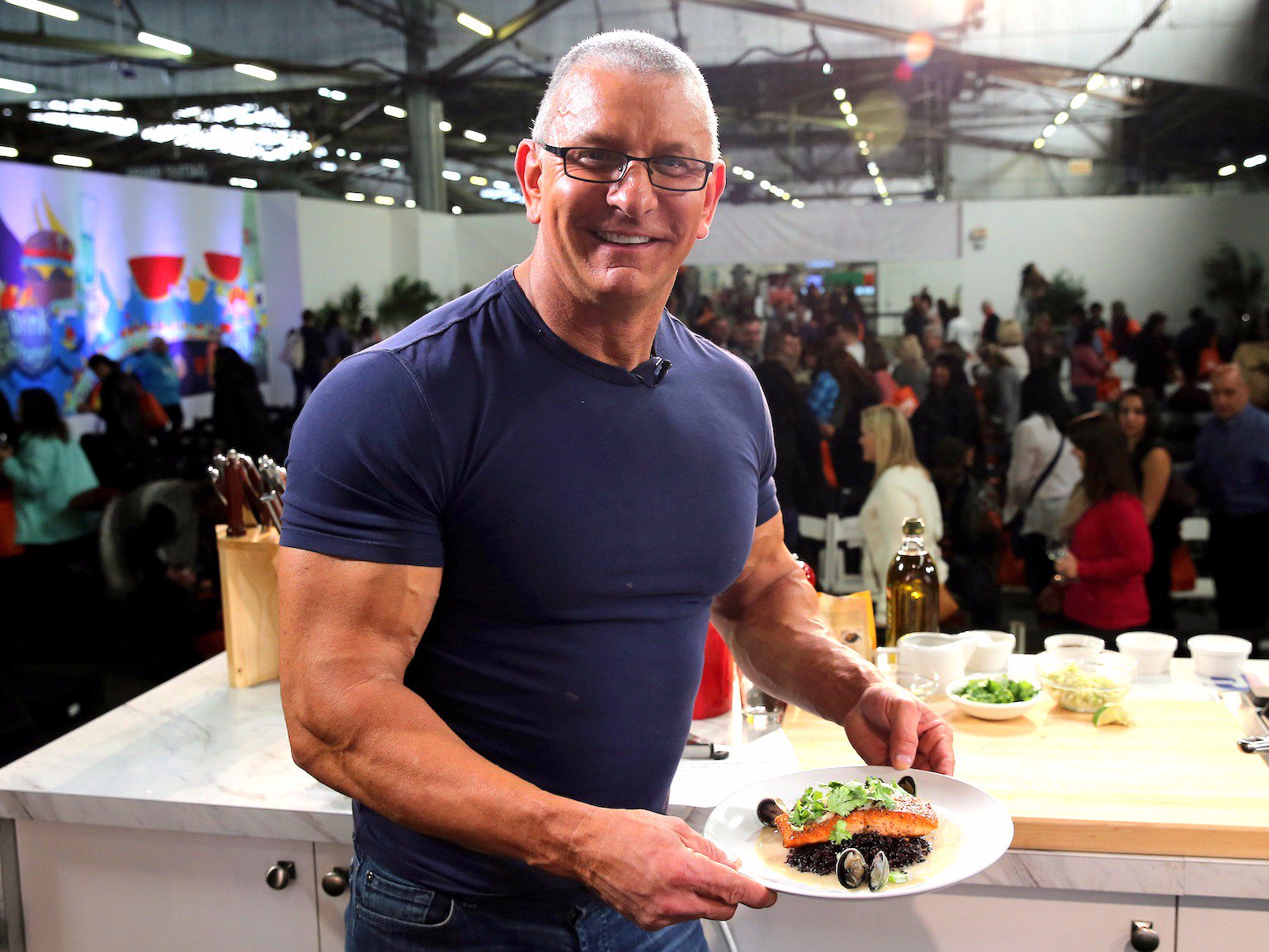 Happy Birthday to Robert Irvine who turns 52 today! 