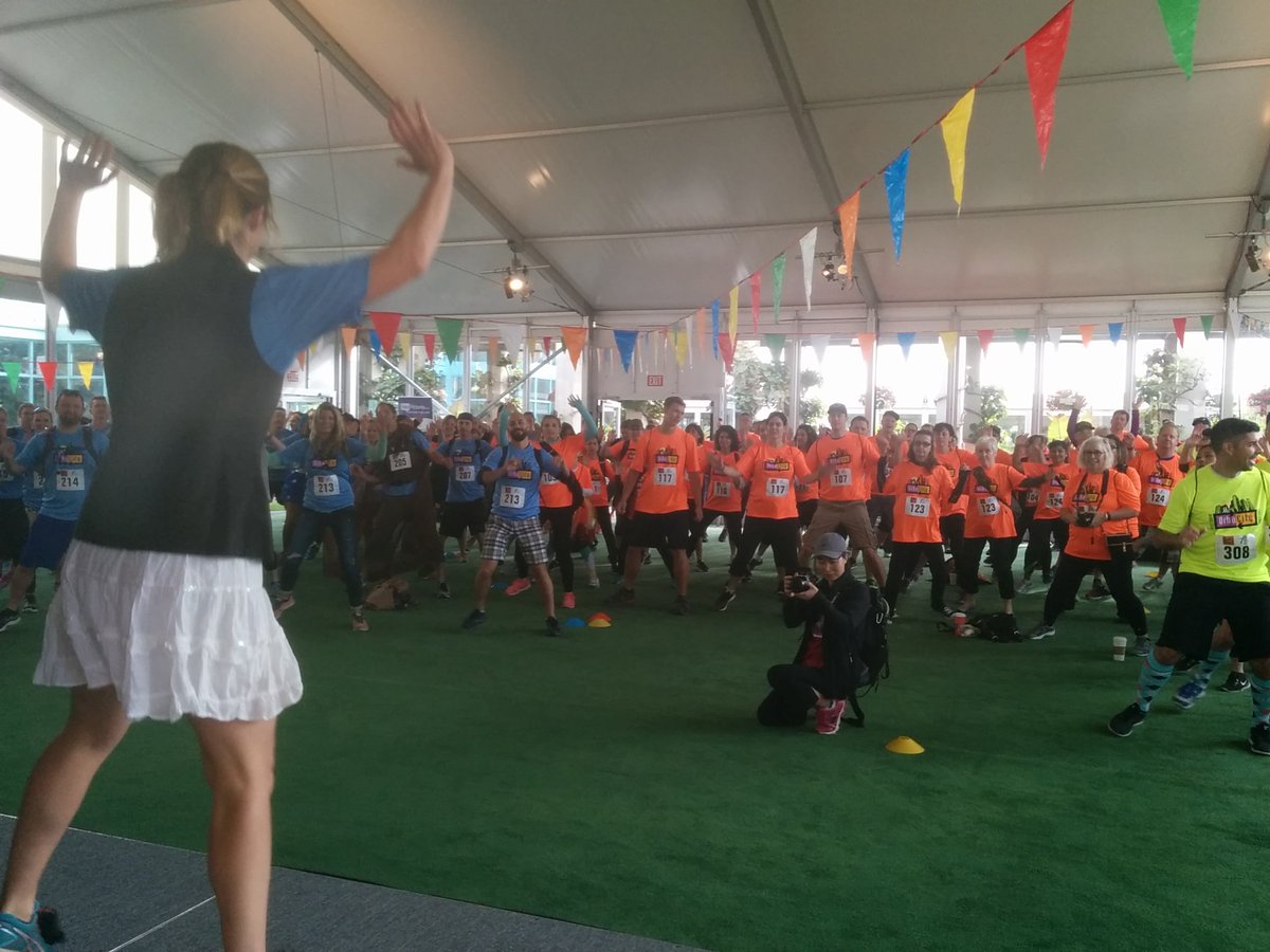 usedvictoria's tweet photo. Warming up for @UrbaCity with @VIFitnessOakBay - Thanks! We're gonna need it! #somuchrunning #yyj #urbacity https://t.co/bttPYlz1RI