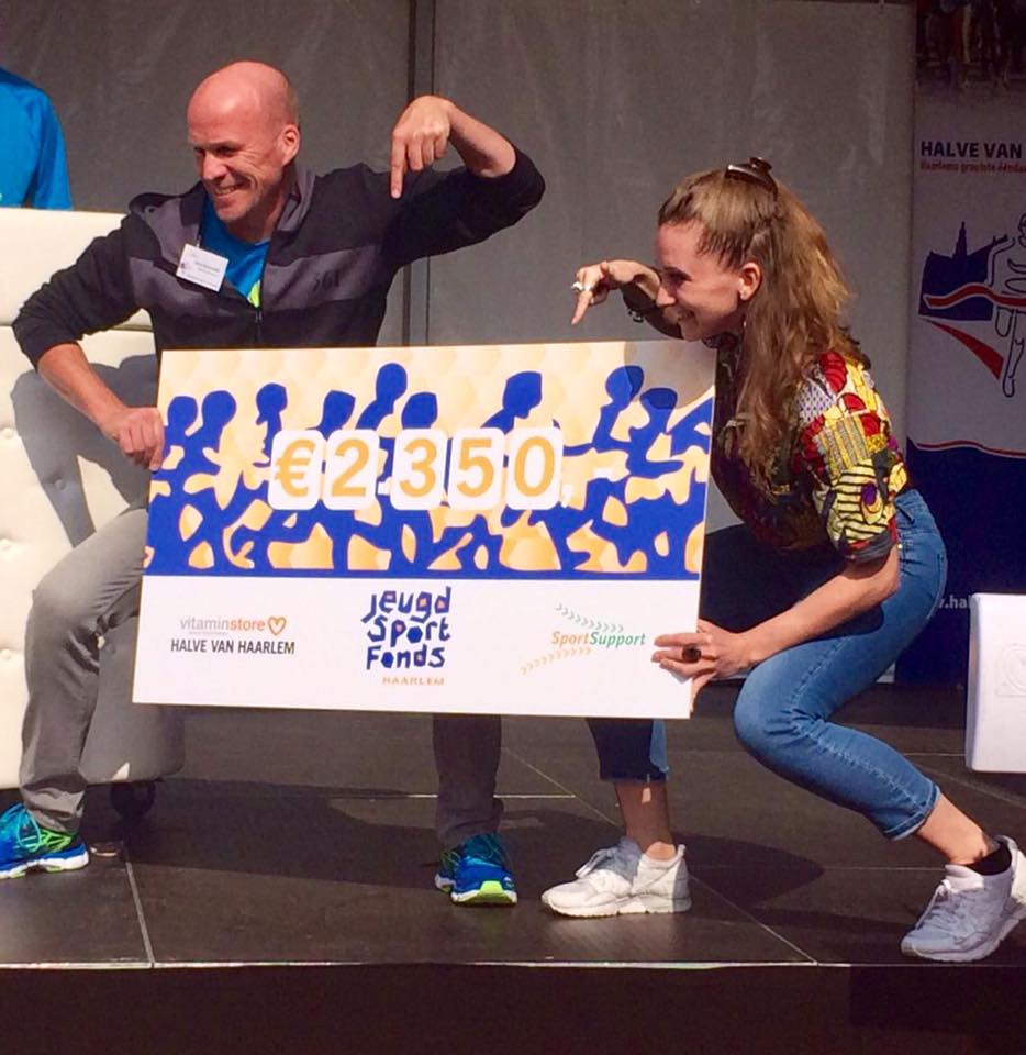 Opbrengst voor het @Jeugdsportfonds Haarlem, opgehaald met de <a href="/Vitaminstore/">Vitaminstore</a> @HalveVanHaarlem vandaag <a href="/gemeentehaarlem/">Gemeente Haarlem</a> <a href="/HaarlemRaad/">Haarlem Raad</a>