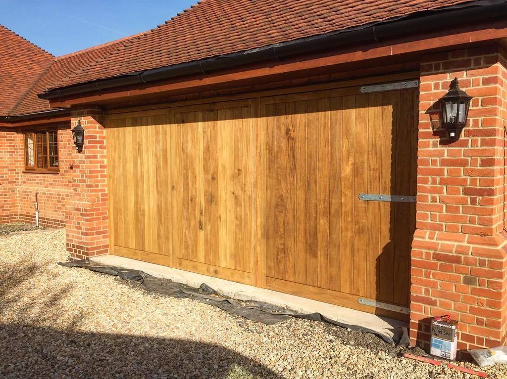 ECarpentry's tweet image. Fitted 3 garage doors yesterday for one of my good friends. Two fixed and one swinging. #eclipsecarpentry #festool #garagedoors