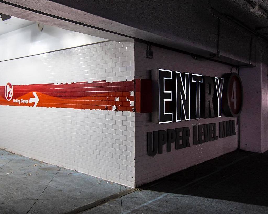 CincyBaton's tweet photo. No entry at Cincinnati’s mostly abandoned mall https://t.co/MBmt1jtx3B
