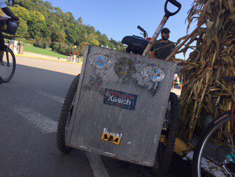 jonathanoosting's tweet photo. Mackinac Island poo cart still sporting "Michigan for Kasich" sticker. Was here 2 years ago for GOP confab #MRLC2017 https://t.co/yHvGTNEJQ7