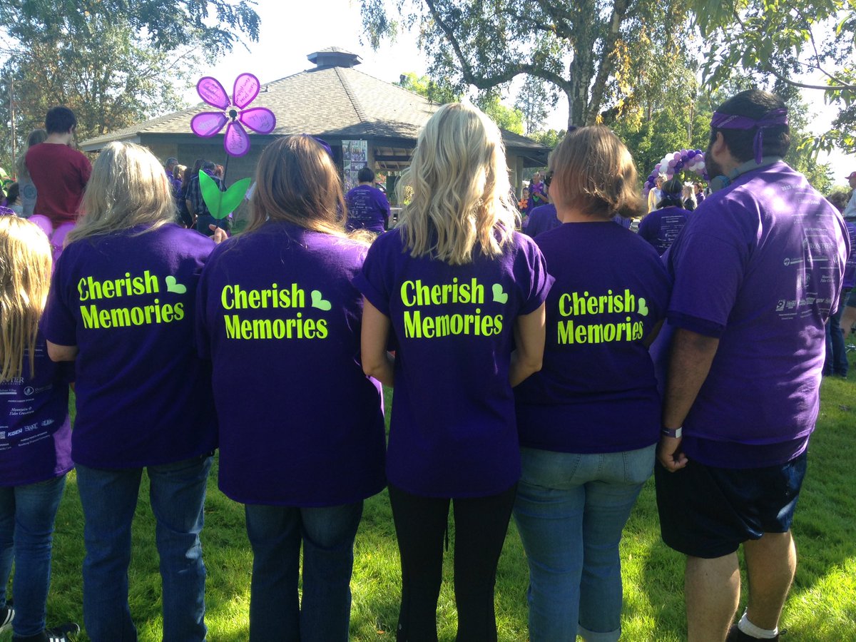 CallahanCourtED's tweet photo. @CallahancourtMC staff participating in Roseburg's #WalktoEndAlz #CherishMemories #FrontierCulture @alzoregon https://t.co/5NaP0APXnZ