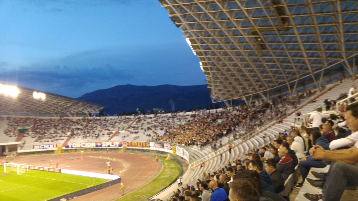 Flookynojob's tweet photo. Not the most thrilling game but the beer is cold and Ultras are entertaining #Hadjuk https://t.co/QYvf4OccPE